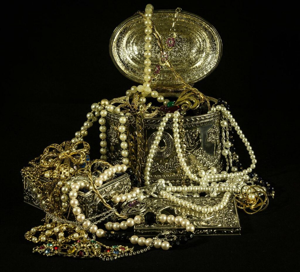 treasure, jewels, pearls-395994.jpg